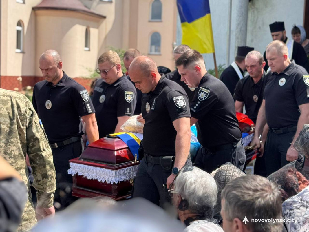 Без батька залишилось двоє доньок: на Волині попрощались з Героєм Сергієм Тлумачем