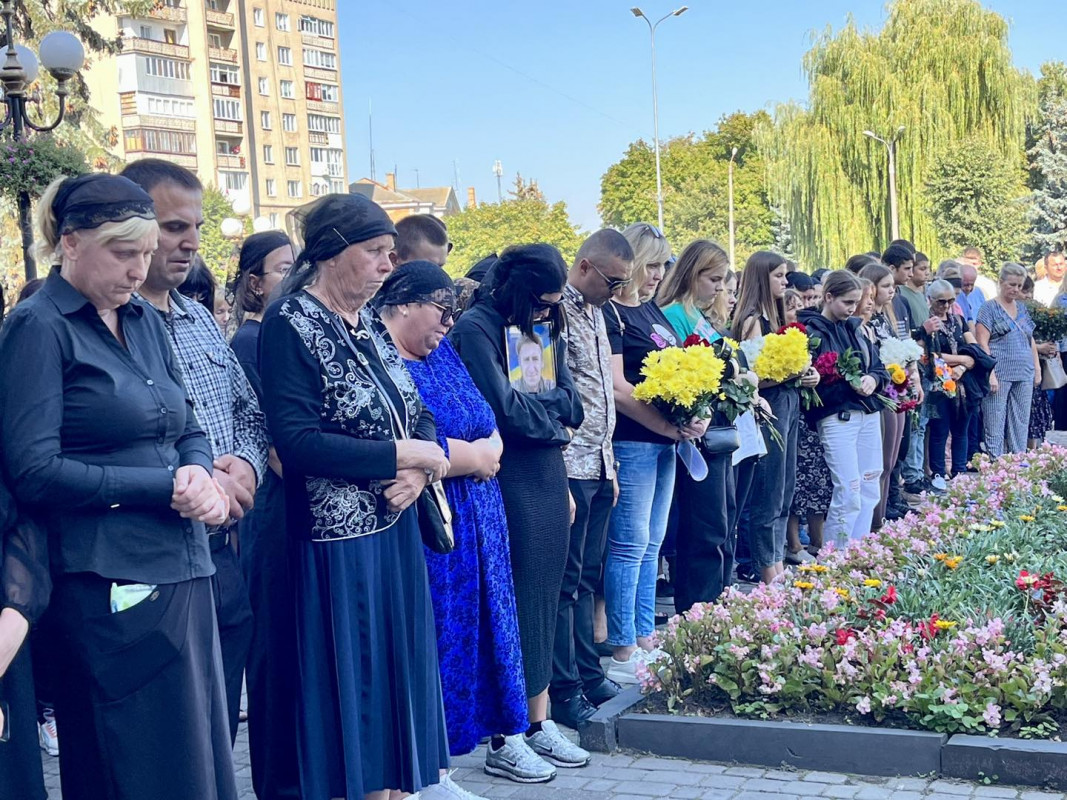 «На власні очі бачив усе пекло війни»: на Волині попрощалися з Героєм Петром Бежаном. Фото