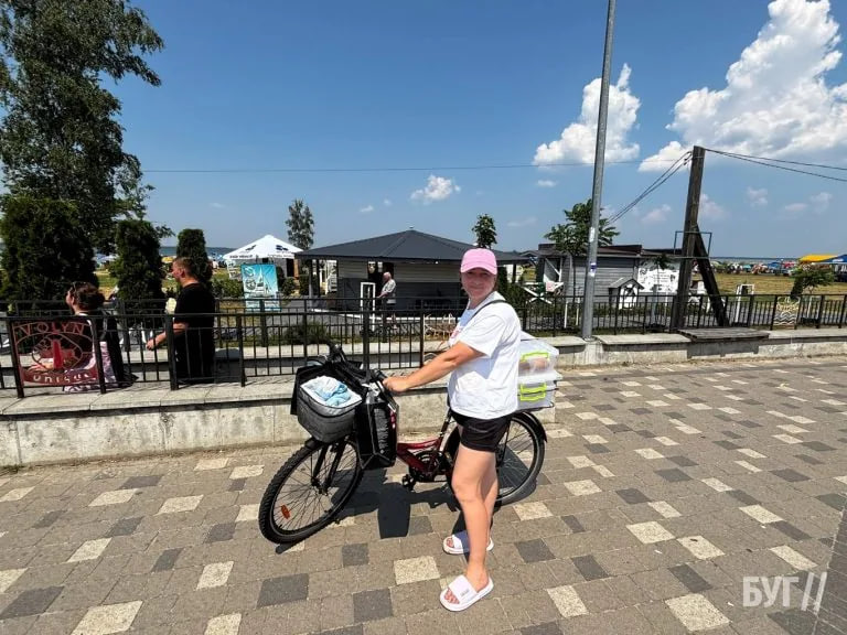 Світязь «тріщить по швах» від туристів: пляж переповнений навіть у спеку