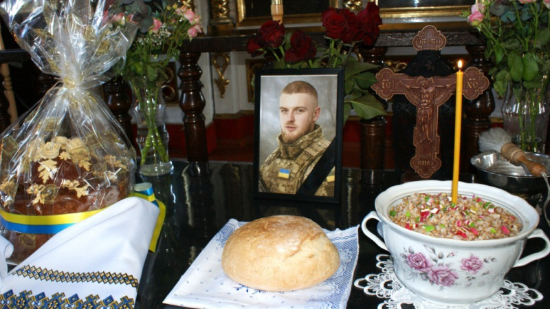 У громаді на Волині попрощалися із 23-річним розвідником «Азова» Назаром Поліщуком