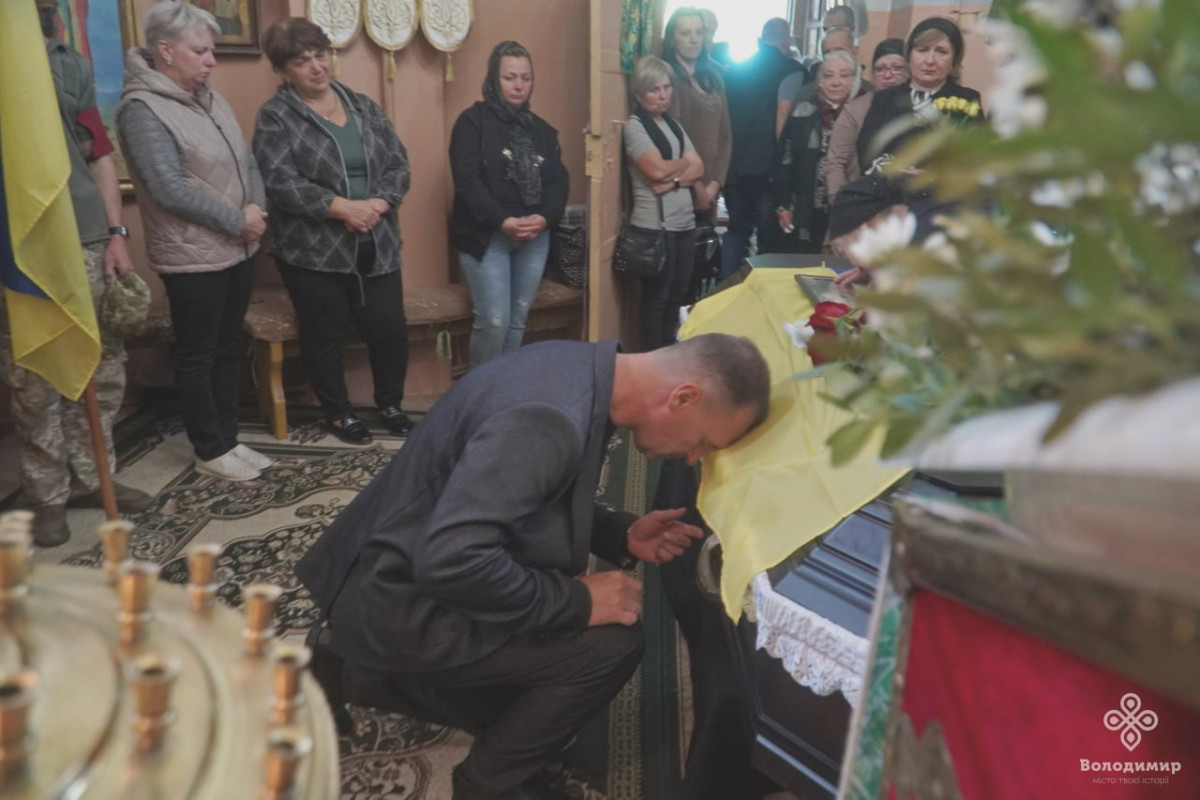 Більше року вважався зниклими безвісти: на Волині попрощались з Героєм Володимиром Оліферчуком