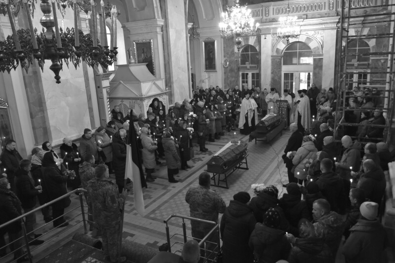 Два прощання в один день: у Луцьку поховали Героїв Вадима Басараба та Сергія Вікторського