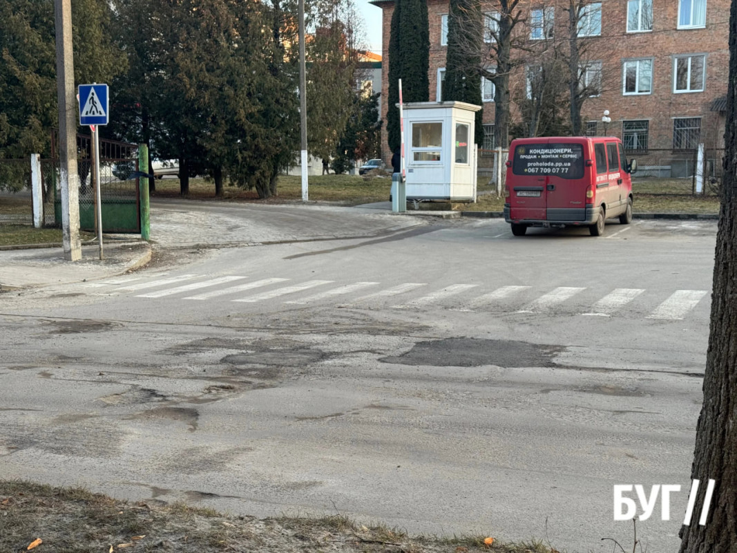 Як на Волині ремонтують аварійні ями на дорогах