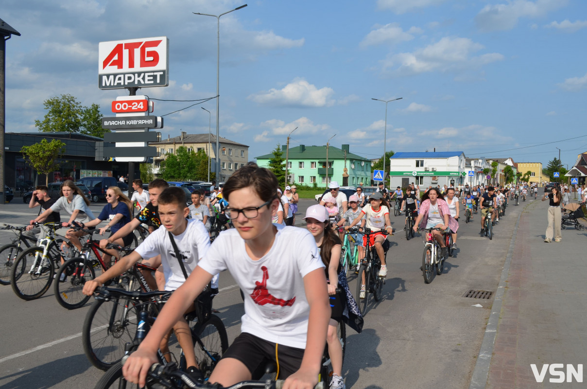«Їду за Героя»: у місті на Волині вдруге провели благодійний велозаїзд на підтримку ЗСУ
