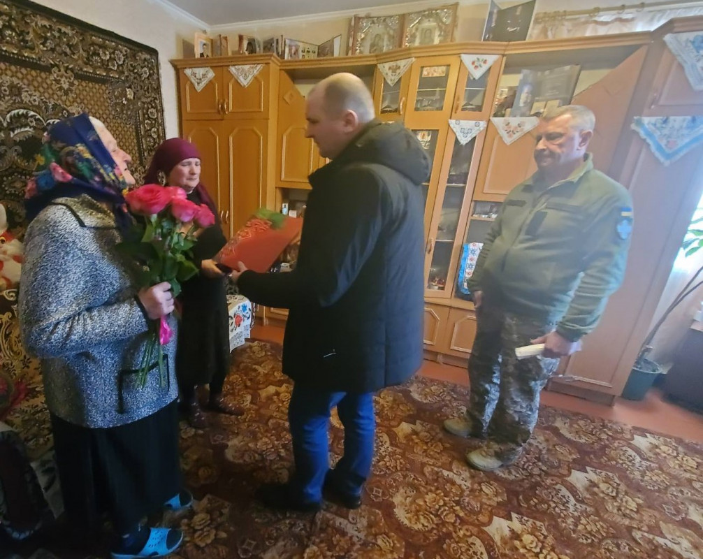 Загинув на Луганщині: рідним Героя, батька 4 дітей з Волині вручили його посмертну нагороду. Фото