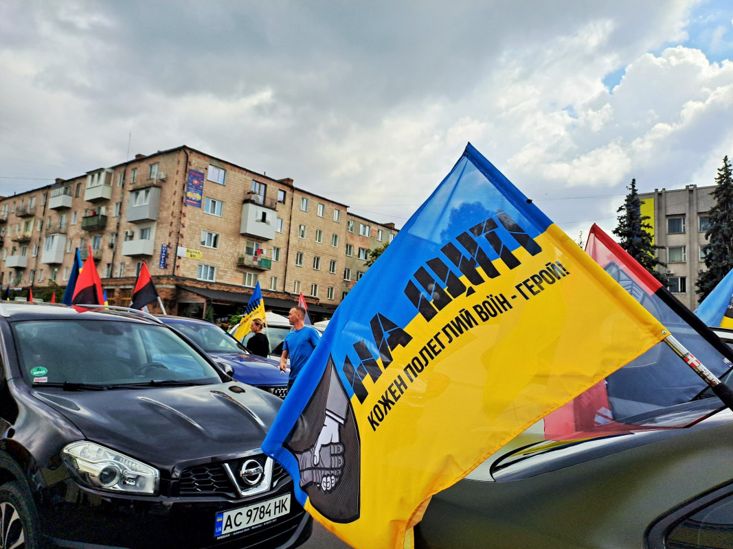 «Мамуль, не переживай, у медиків найменше шансів загинути на війні»: на Волині попрощались з Героєм Віталієм Кухарчуком