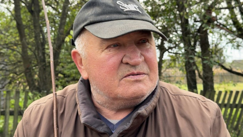 Будинок із дров та глини: волинянин уже 36 років живе в хаті, яку звів власноруч