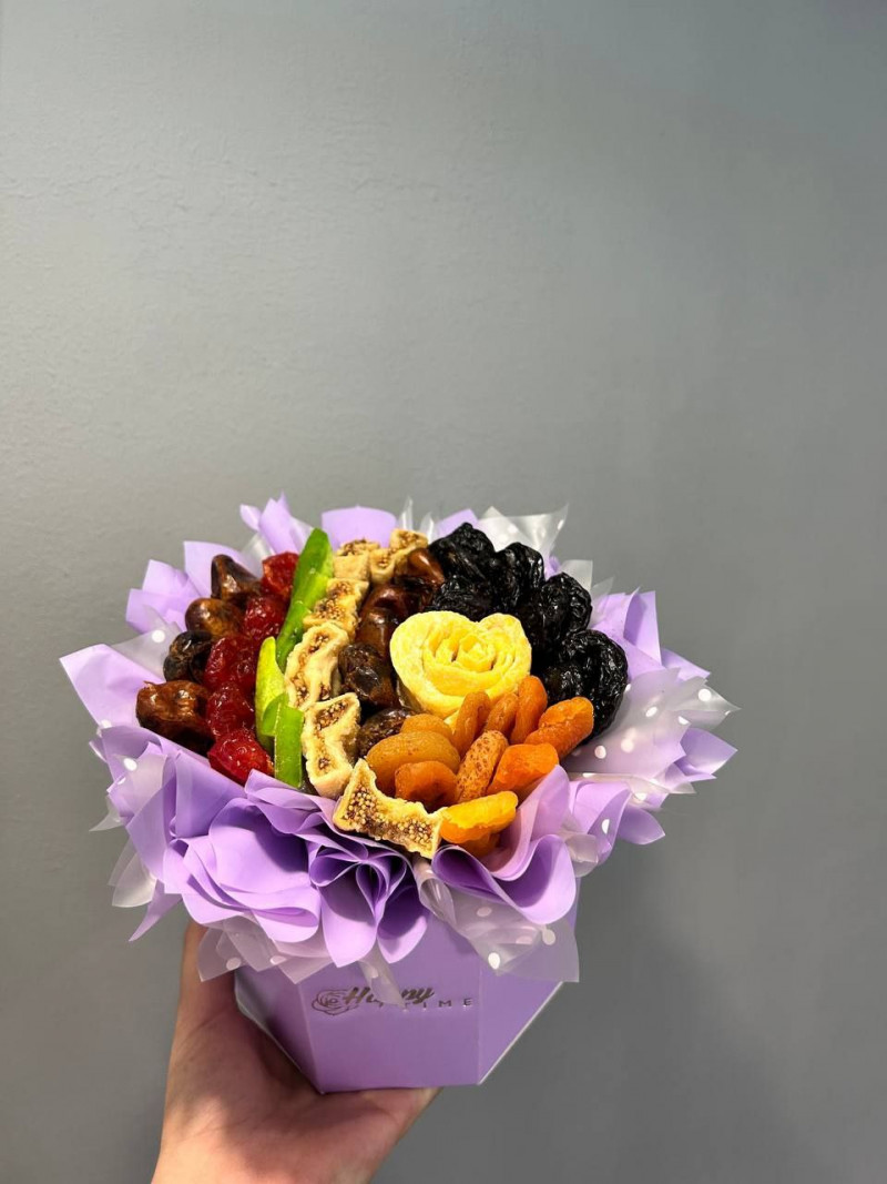 Юна майстриня з Волині створює унікальні букети з солодощів і м’яса