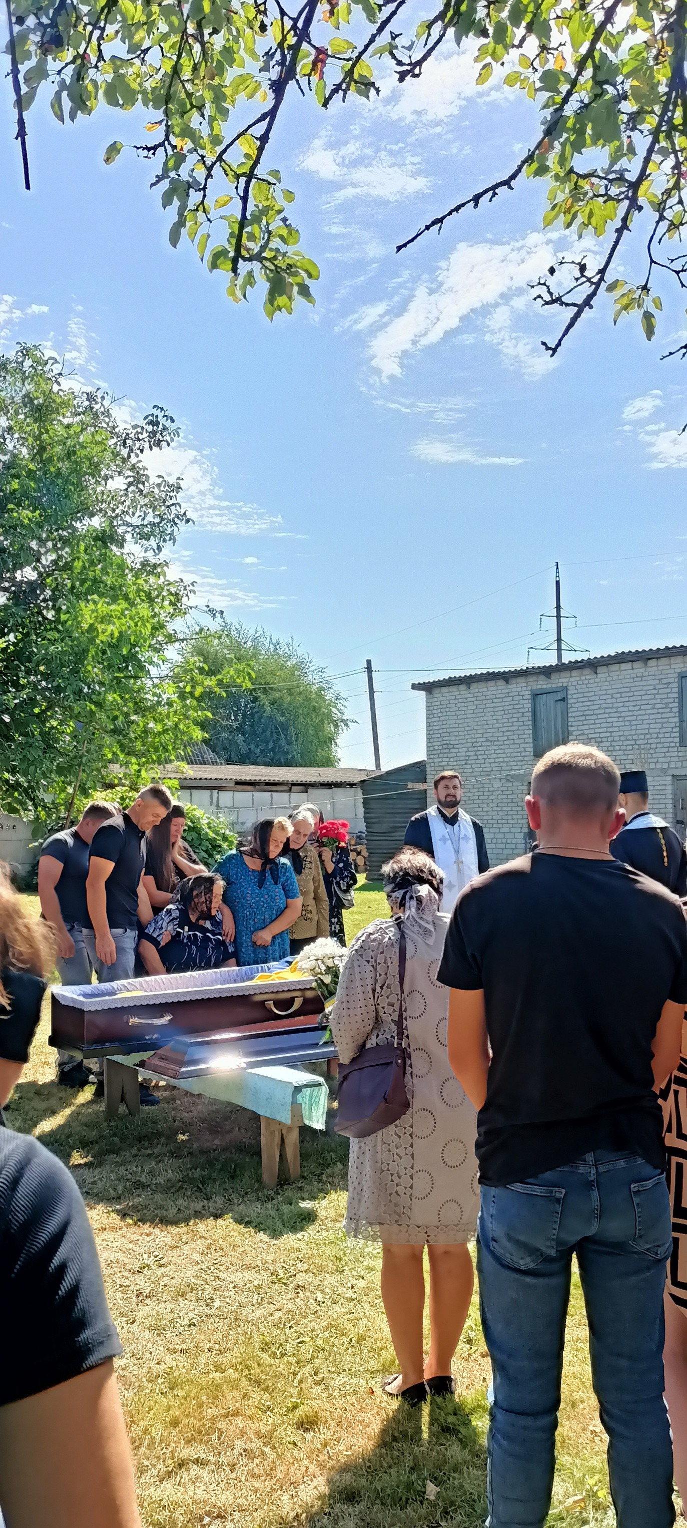 Три доньки втратили батька: на Волині попрощалися з Героєм Сергієм Петровим