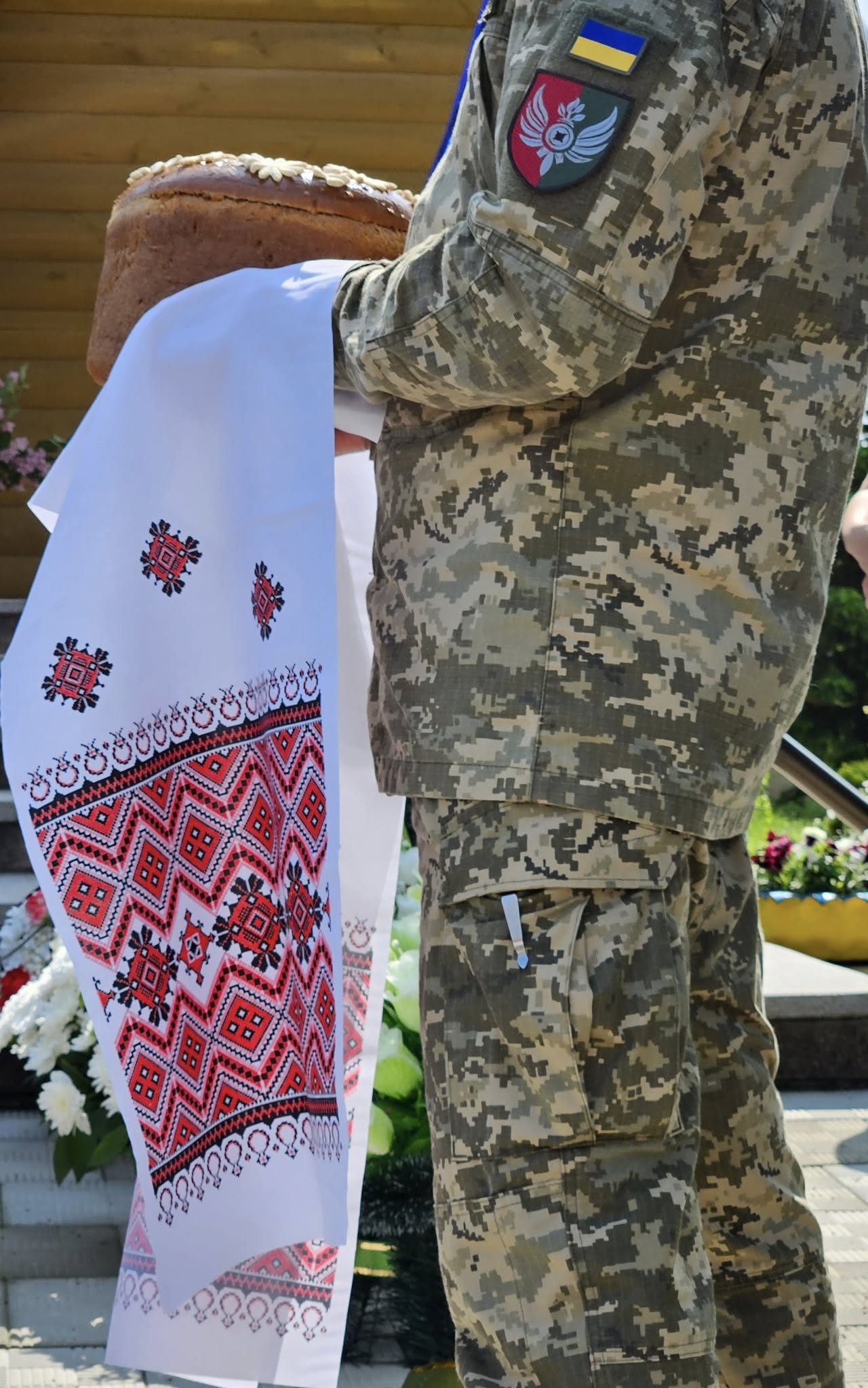 Загинув понад рік тому: на Волині попрощались з Героєм Дмитром Лехівим