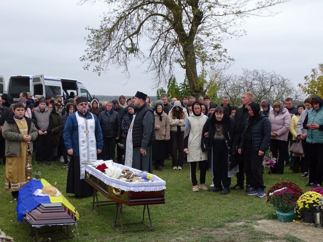 Загинув у ДТП під час відпустки: на Волині попрощалися з військовим Петром Костровським