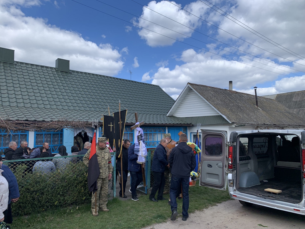 Рівно через рік після загибелі на Волині провели в останню дорогу Героя Юрія Камця
