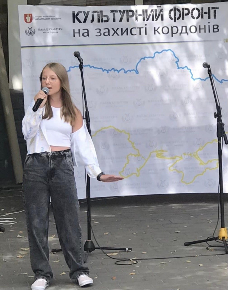 «Творимо для перемоги»: у Луцьку під час мистецької акції збирали гроші для ЗСУ
