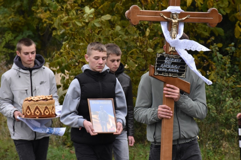 Більше року вважався зниклим безвісти: на Волині прощалися з Героєм Ігорем Пархомюком