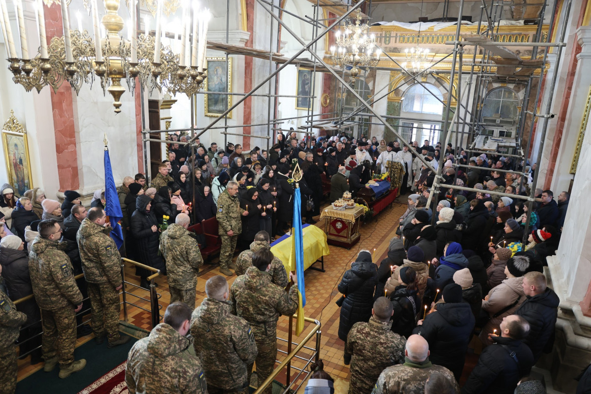 Загинули від російського агресора: у Луцьку провели в останню дорогу двох Героїв – Владислава Петрука та Андрія Серганчука