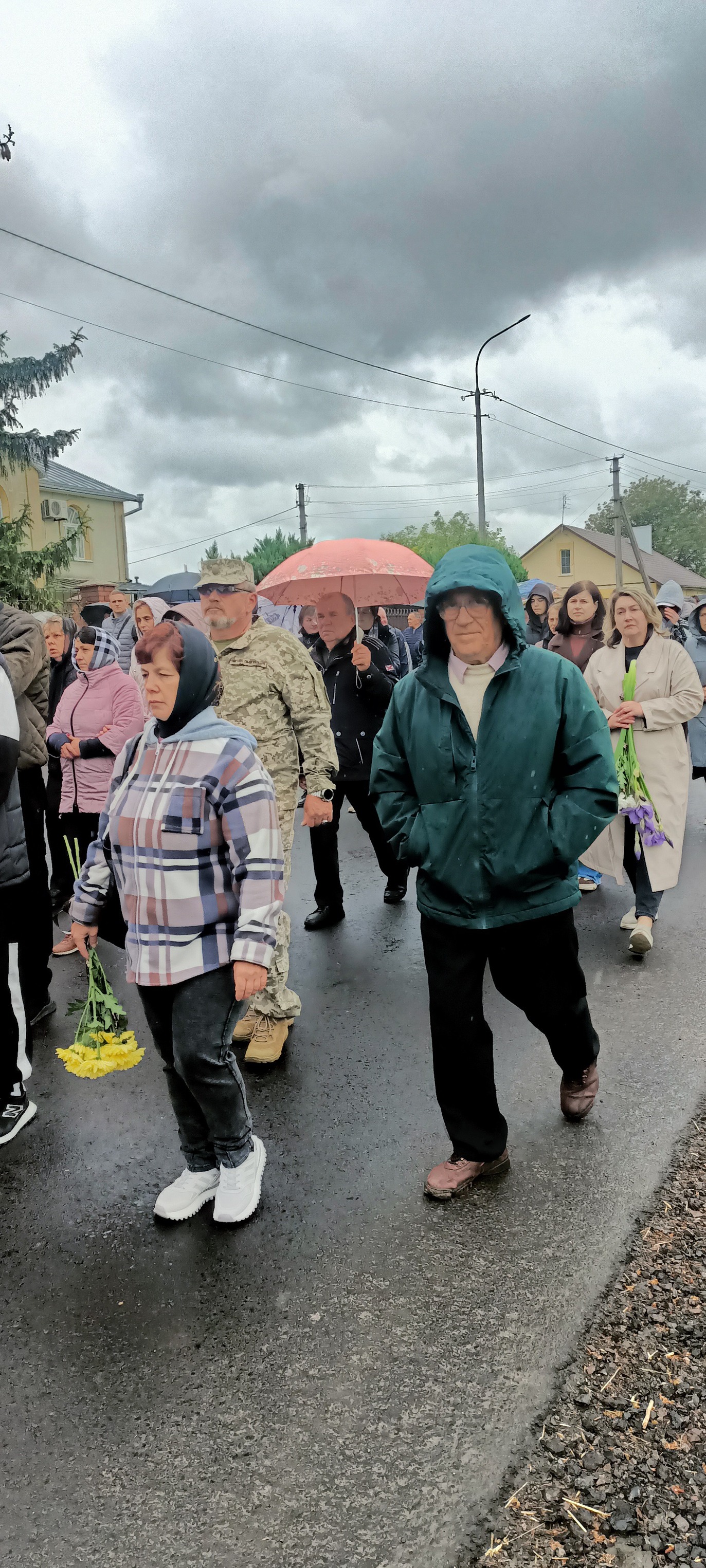 Без надійного плеча залишилися дружина, син та донька: на Волині попрощались з Героєм Павлом Плисюком