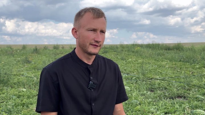 Волинянин виростив 15-кілограмового кавуна