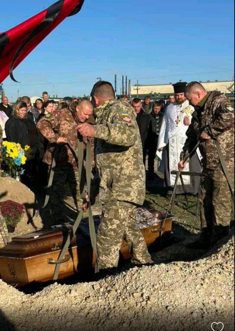 Близько півтора роки вважався зниклим безвісти: на Волині в останню дорогу провели полеглого захисника Миколу Поручника