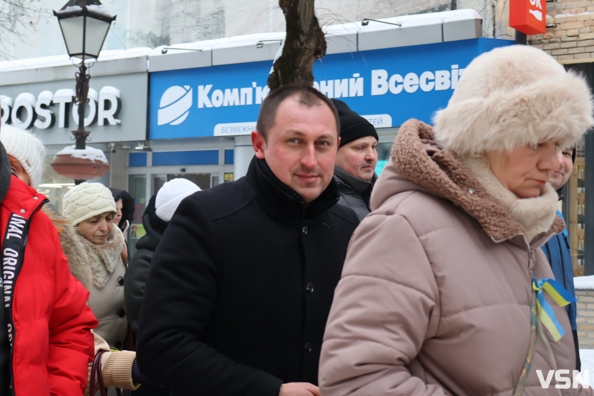 Лучани об’єдналися в «Ланцюг Єднання» до Дня Соборності України. Фоторепортаж