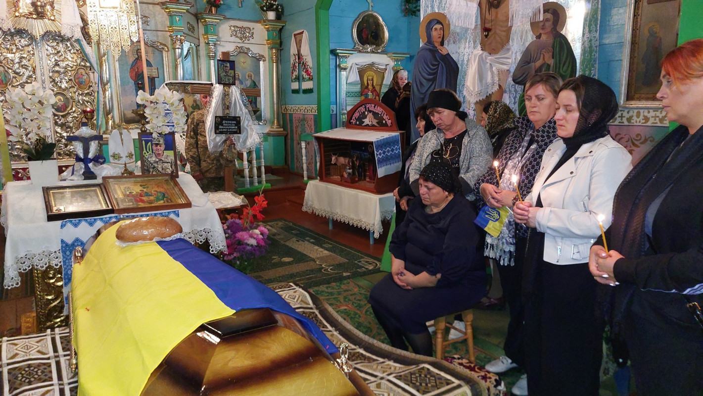 Залишилася дружина, дві доньки та троє онуків: на Волині попрощались з Героєм Василем Дуркотом