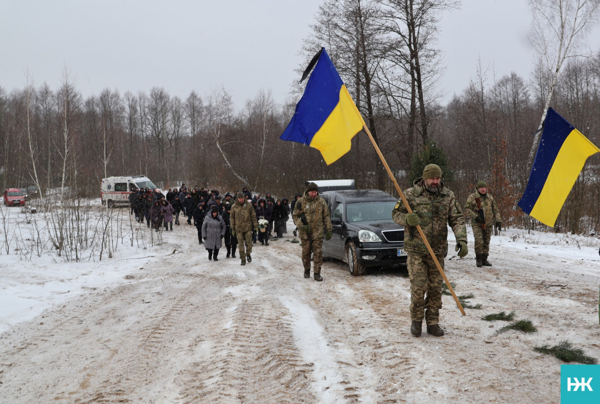 Довгою була остання дорога додому: на Волині попрощалися з воїном Володимиром Сірцем