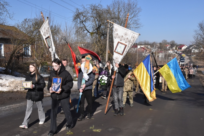 Дорогою додому зупинилося серце: на Волині попрощалися із військовим Анатолієм Стасюком