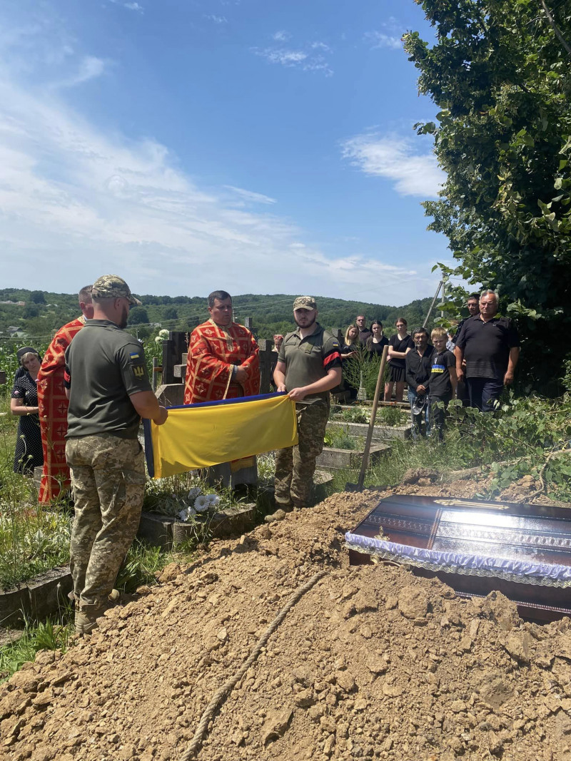 Чотири дні тому виповнилося 28 років: поховали військового, який трагічно загинув на Волині