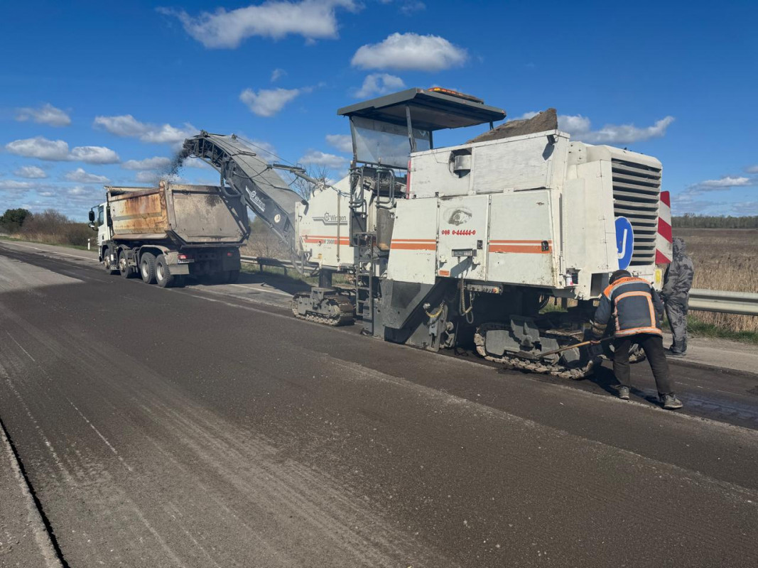На Волині ремонтують дороги: де водіям варто очікувати затори через роботи