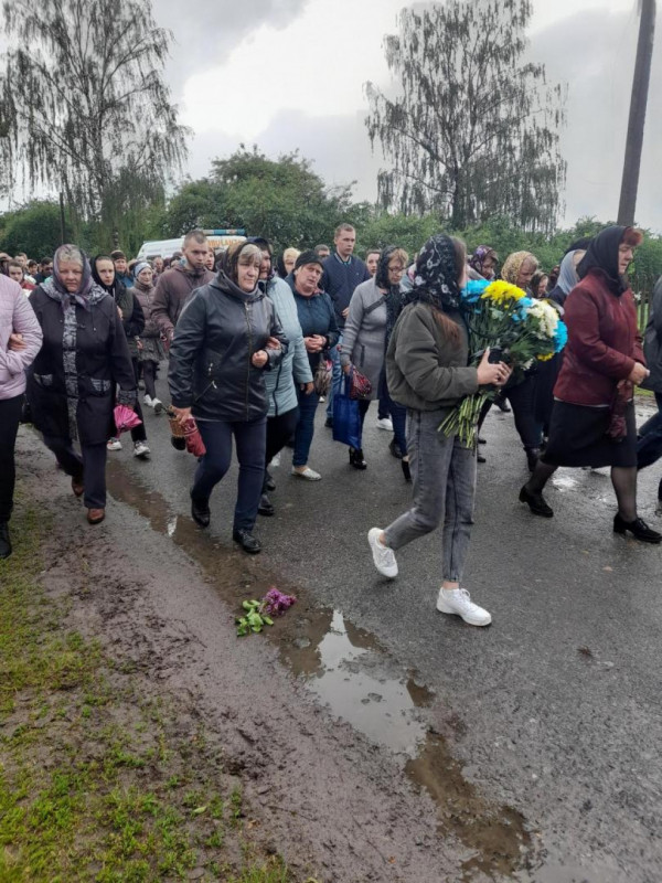 Плакало небо та люди: у Рожищенській громаді провели в останню дорогу загиблого Героя