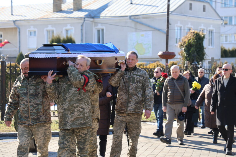 Життя обірвалося у вересні 2024 року: у Луцьку попрощалися з Героєм Олександром Кругліковим