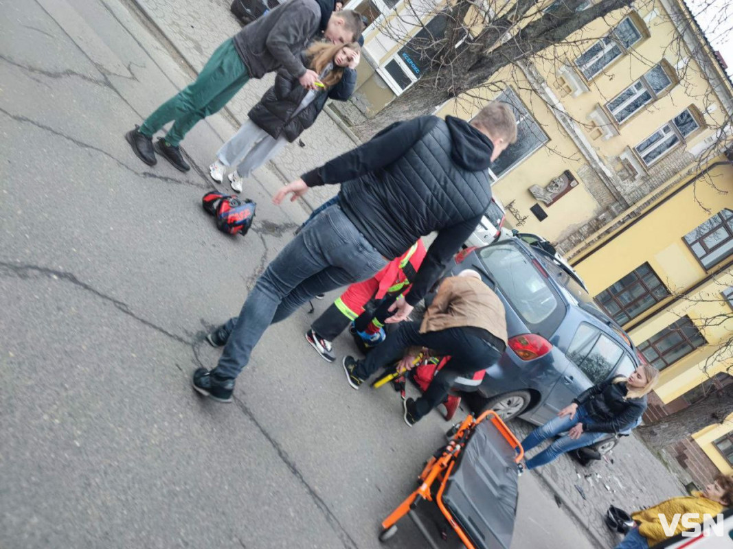 У Луцьку на вулиці Данила Галицького ДТП:  «рено» зіштовхнулося з мотоциклом
