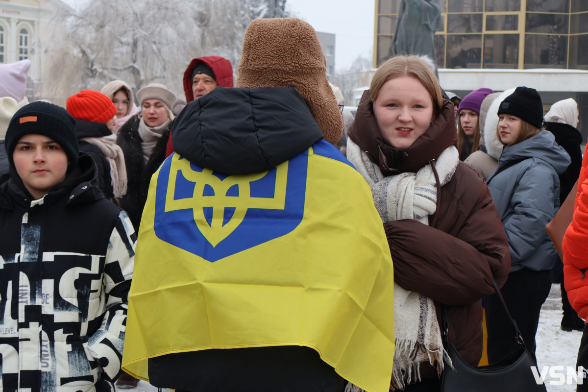 Лучани об’єдналися в «Ланцюг Єднання» до Дня Соборності України. Фоторепортаж