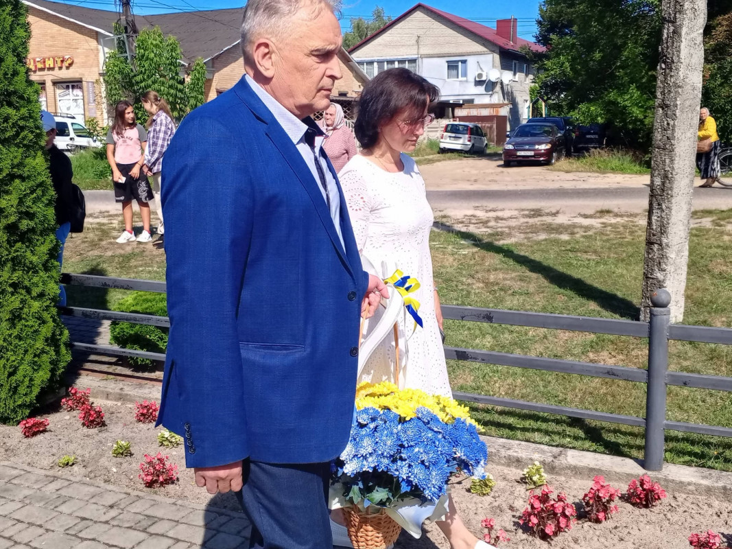 На Волині мати загиблого воїна встановила Хрест материнської любові на Алеї Слави