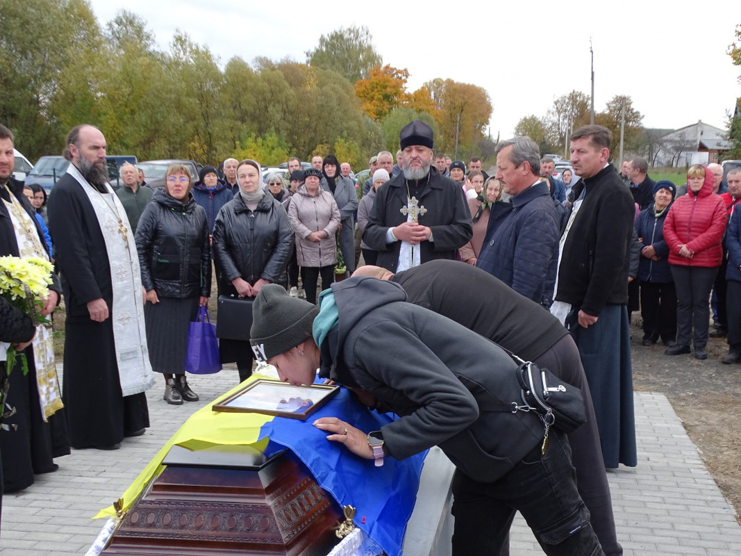 Майже рік вважався зниклим безвісти на Волині попрощались з Героєм Олександром Жуком