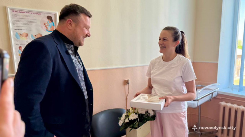 У місті на Волині новонародженим подарували перші вишиванки