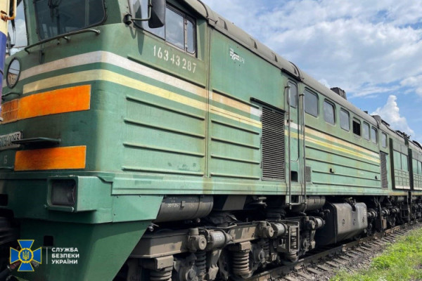Білоруські локомотиви перекидали військо рф до кордонів України: їх заарештували