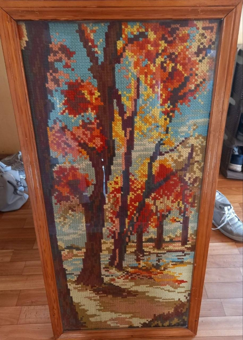 Пів століття присвятила медицині, а все життя — творчості: історія волинської вишивальниці