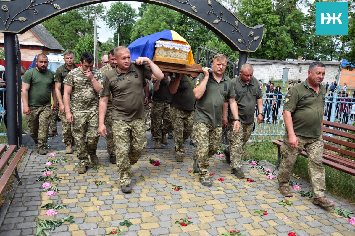 Трагічно загинув на Луганщині: на Волині прощалися з молодим Героєм Іваном Лахаєм