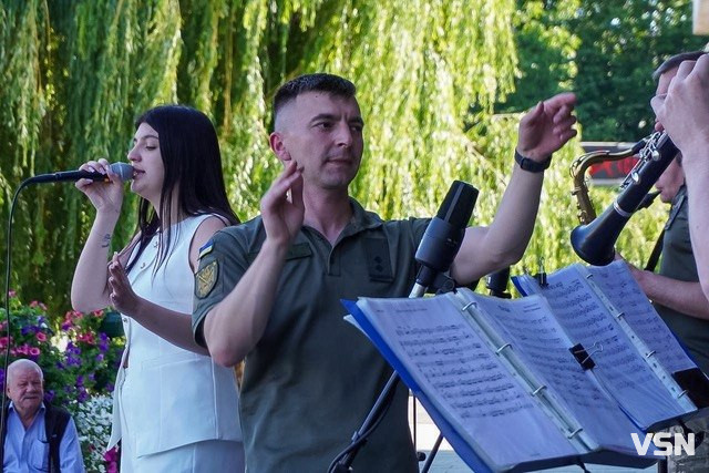 Особливий захід просто неба: у центрі Луцька відбувся концерт військового оркестру