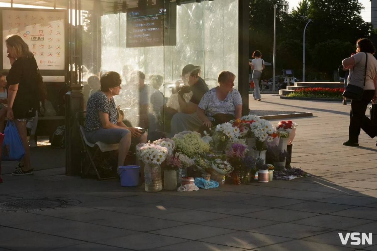 Вечірній Луцьк у променях сонця: кадри, які передають настрій літа. Фоторепортаж