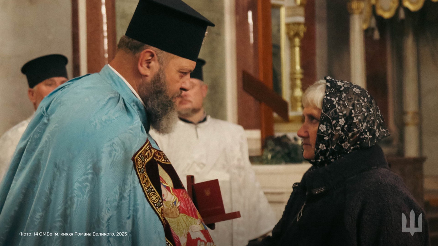 Поминальна церемонія у Луцьку: Князівська бригада вручила почесні відзнаки родинам загиблих Героїв