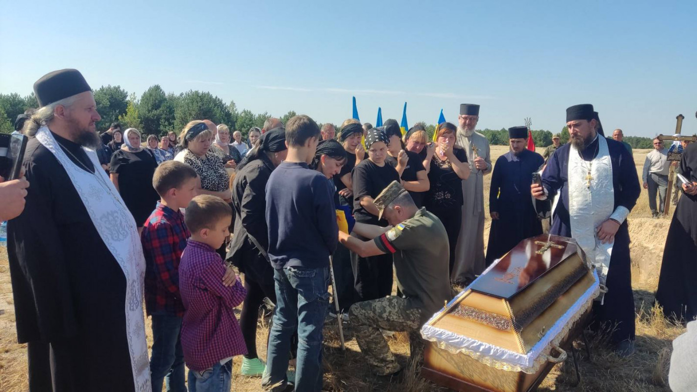 Життя забрали ворожі дрони: на Волині попрощались з 43-річним Героєм Миколою Перхуном