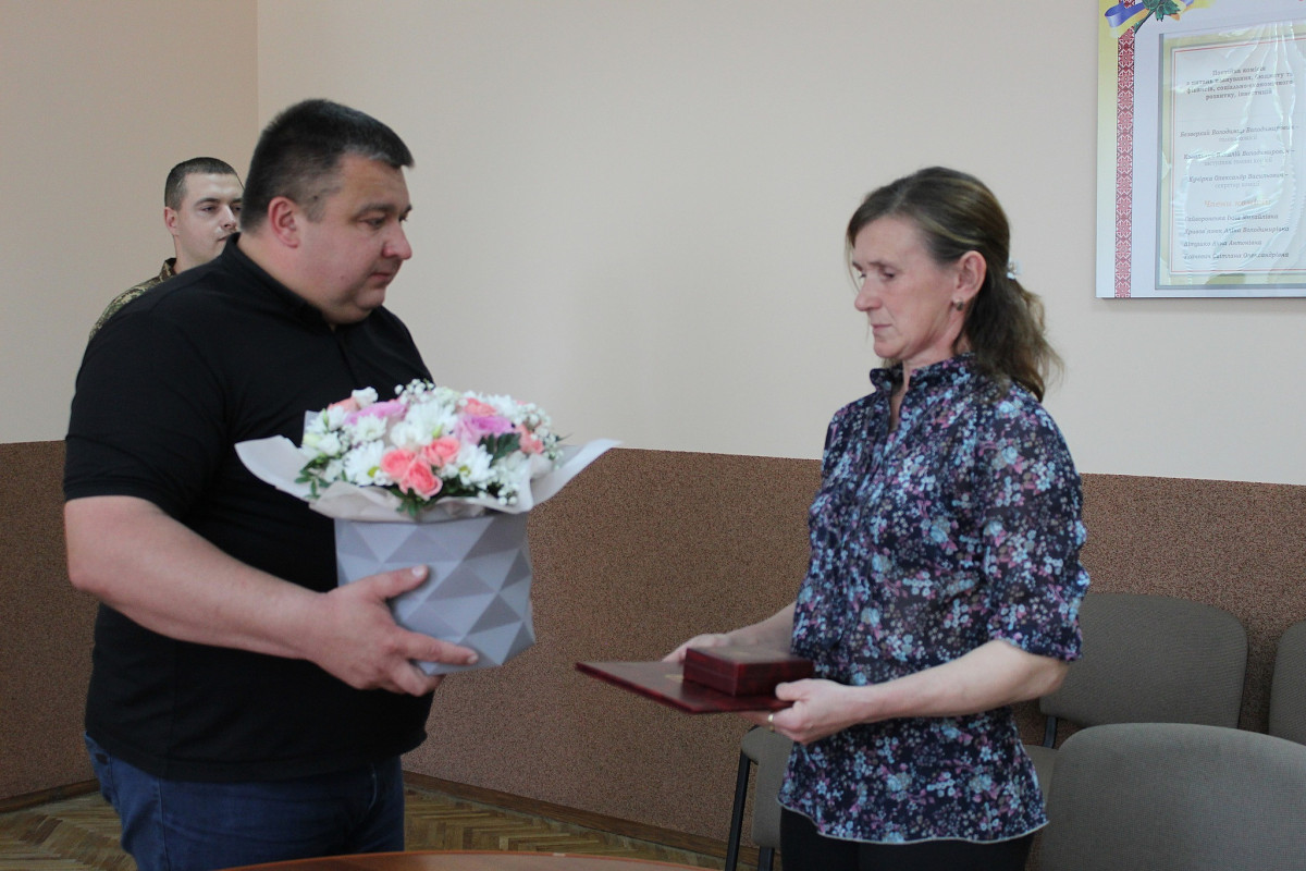 Йому був лише 21 рік: мамі Героя з Луцького району вручили його посмертну нагороду