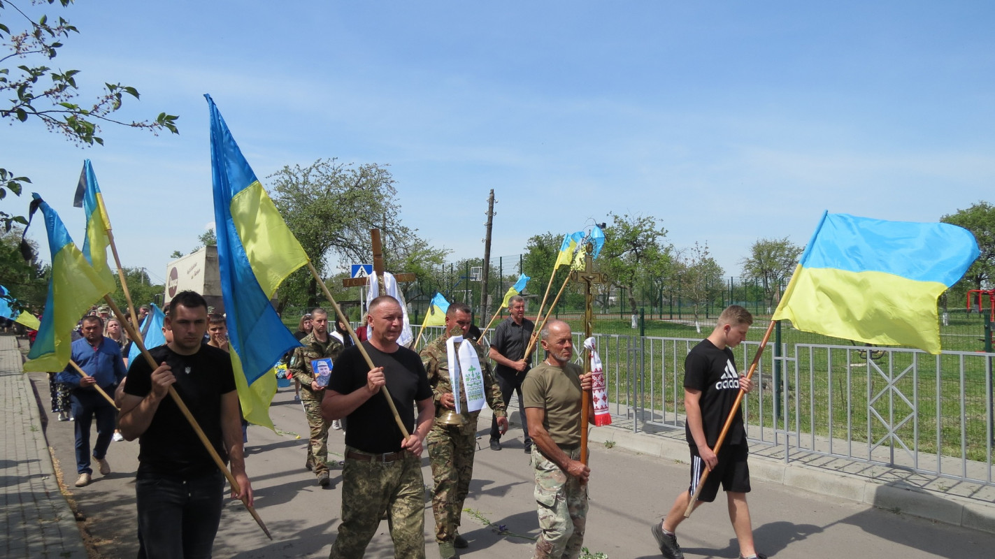 «Справжній солдат»: на Волині в останню земну дорогу провели Героя Геннадія Гогулю