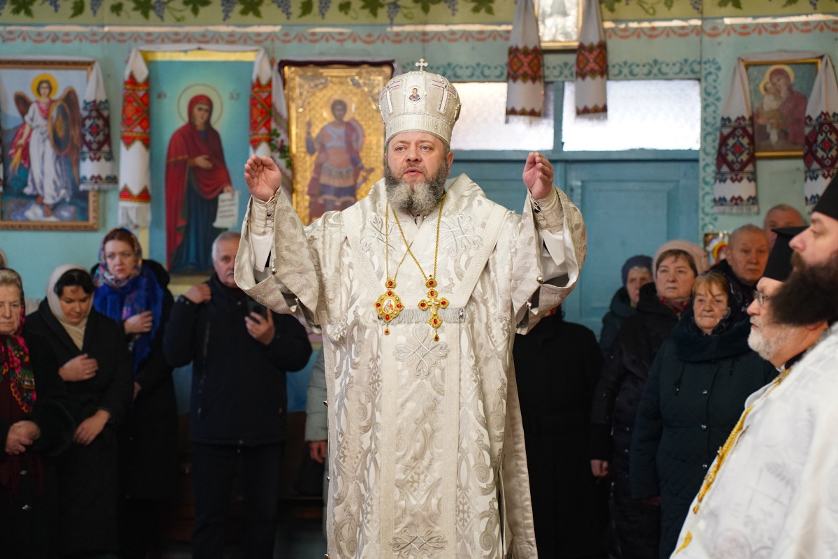 Владика Михаїл очолив празник Михайлівської парафії у Луцьку і нагородив духовенство та парафіян
