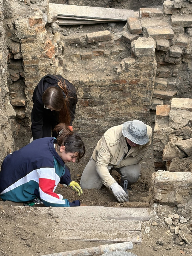 Знахідка на глибині понад п’ять метрів: у Луцьку розкопали давню оборонну вежу з підземеллям