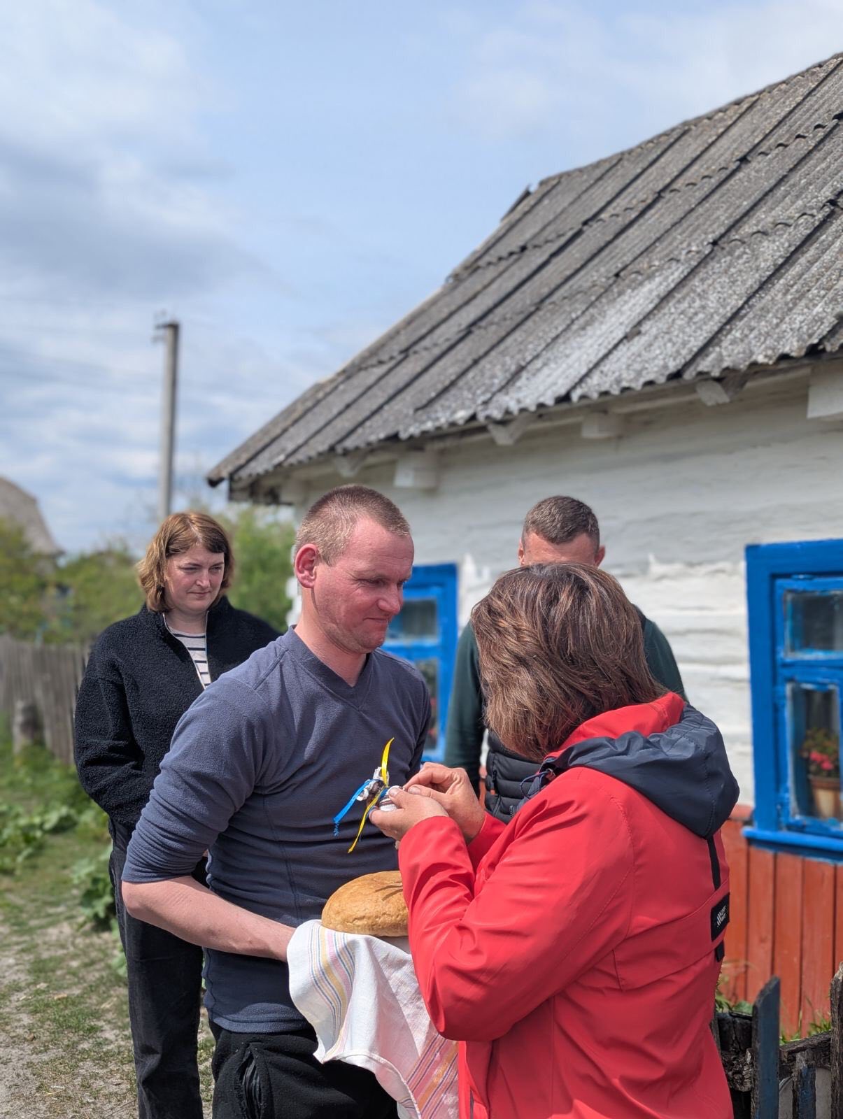 «Мамо, не плач — все позаду»: звільнений з полону волинянин після реабілітації повернувся додому