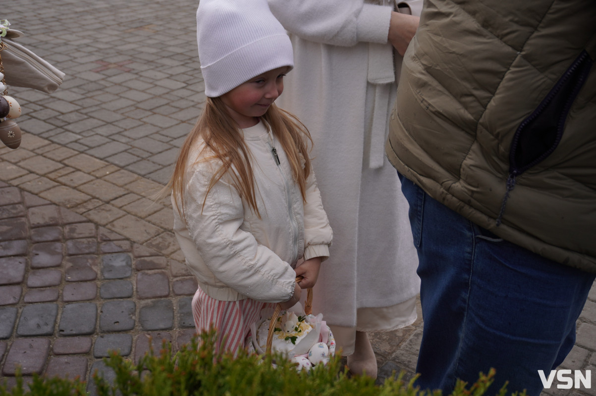 Як у Луцьку освячують Великодні кошики? Фоторепортаж