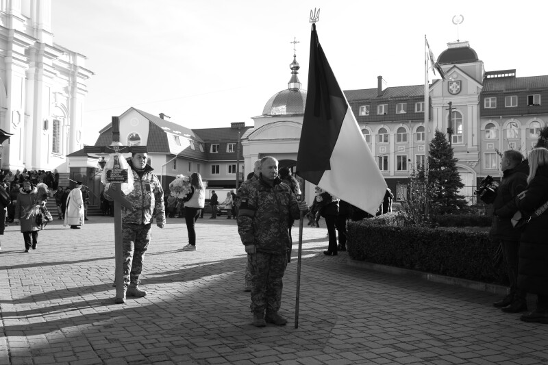 Загинув більше року тому, а поховають лише нині: у Луцьку попрощалися з Героєм Богданом Войтюком