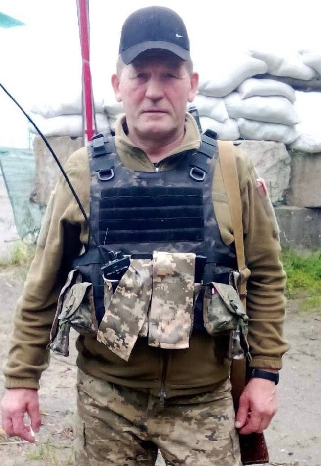 2 роки вважався зниклим безвісти: рідним полеглого захисника з Волині вручили орден «Хрест Героя»